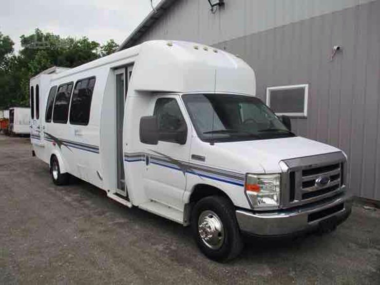 2013-ford-e450-image-2