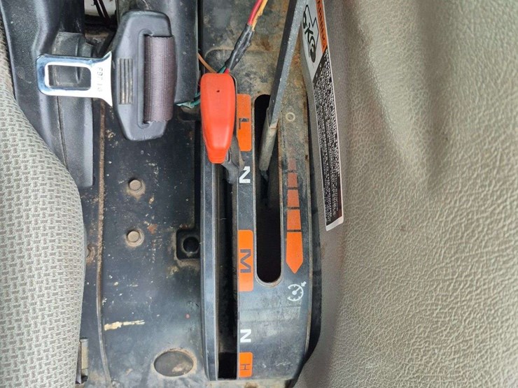 2010-kubota-l5250-d-tractor-image-29