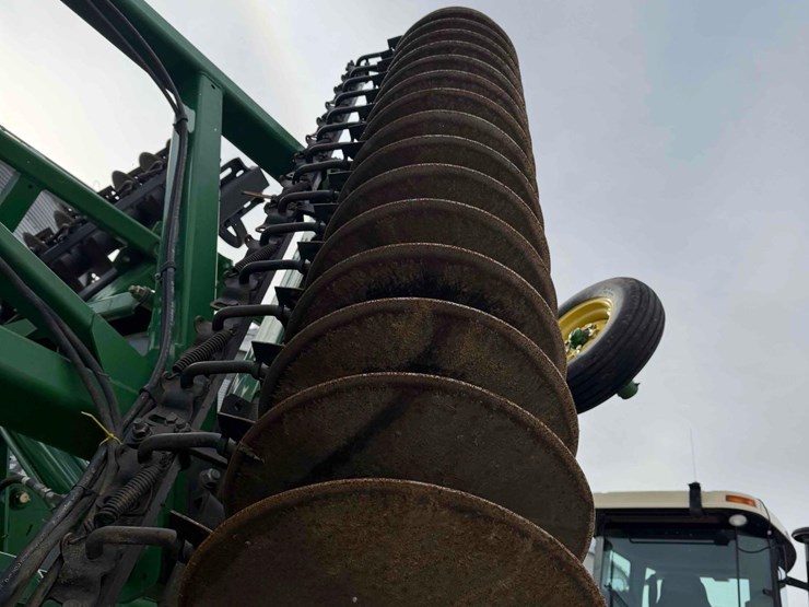 2013-john-deere-2623vt-image-11