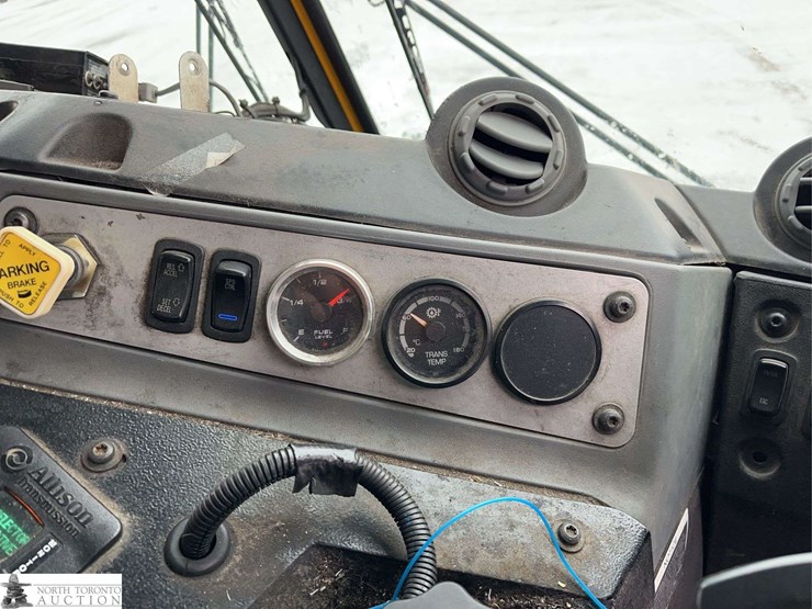 2018-mack-lr633-t/a-refuse-truck-image-34