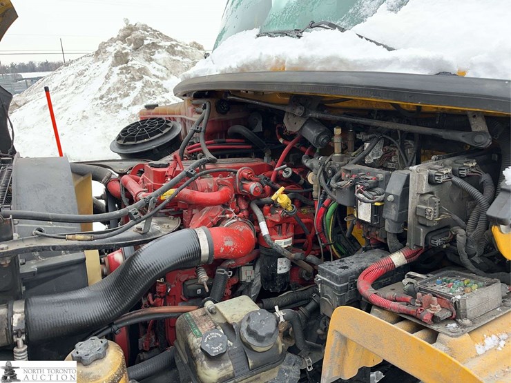 2018-freightliner-m2-106-image-31