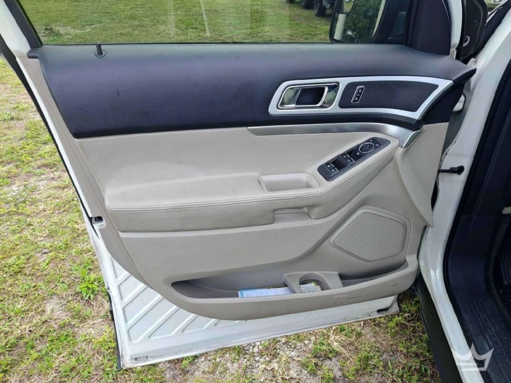 2012-ford-explorer-image-11