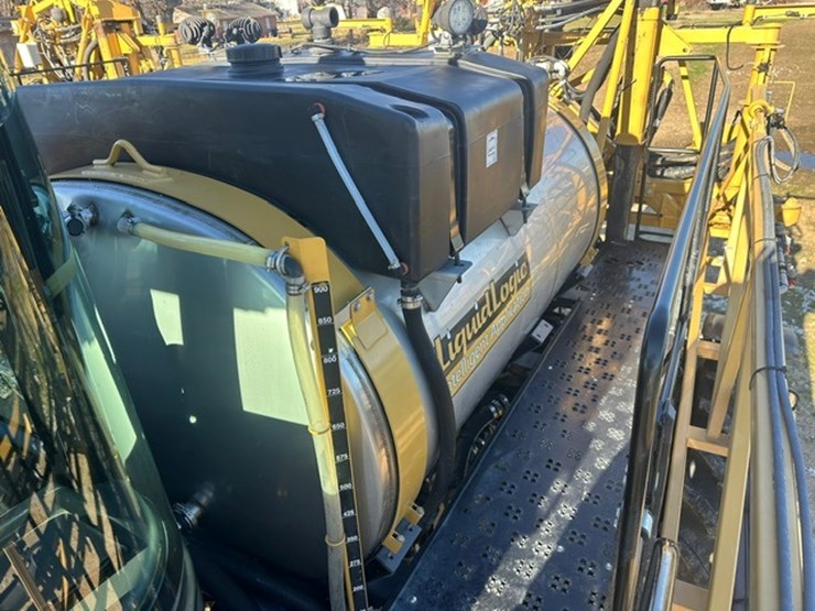 #4295-•-**rogator-900c-4x4-self-propelled-sprayer-agca0900lnnnl1061-image-15