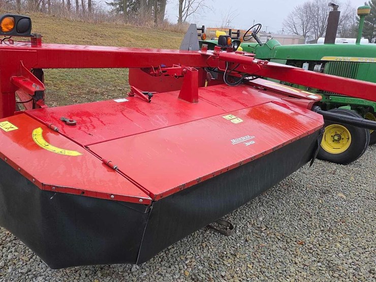 2020-new-holland-210-image-3