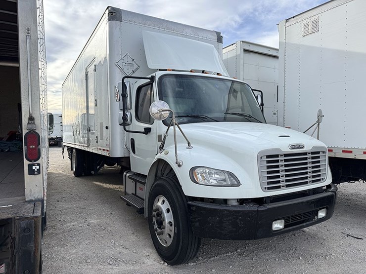 2020-freightliner-m2-106-image-1