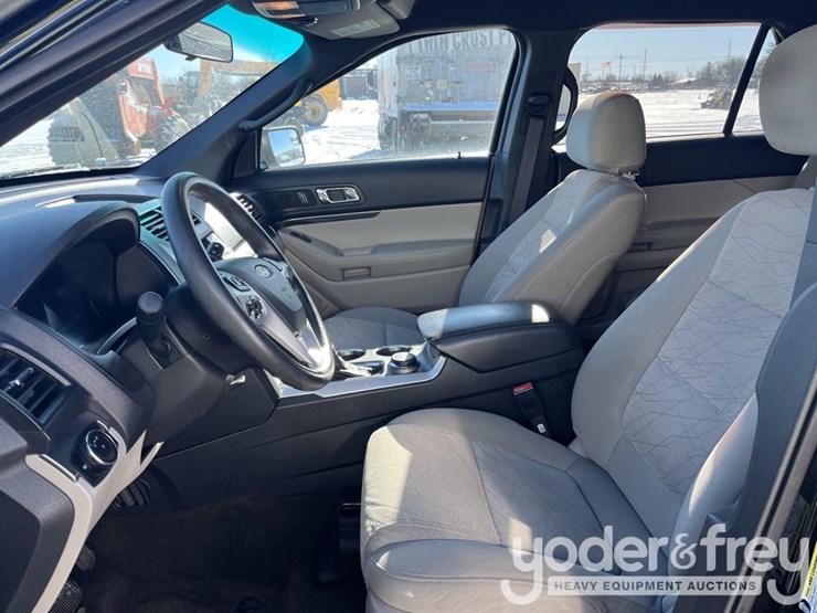 2013-ford-explorer-image-16