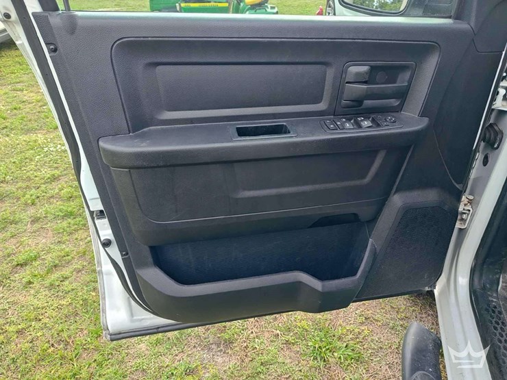 2017-dodge-1500-image-32