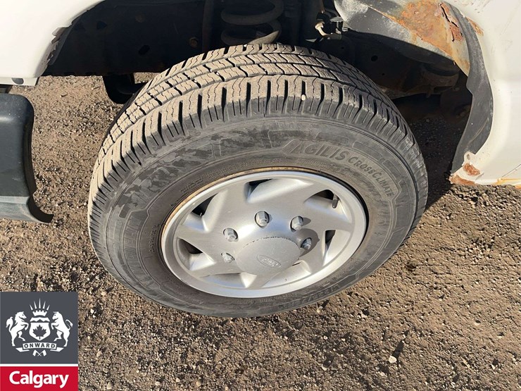 2011-ford-cargo-image-10