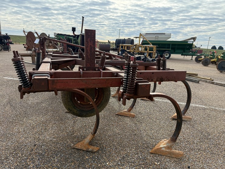 #7761-•-4-row-cultivator-image-2