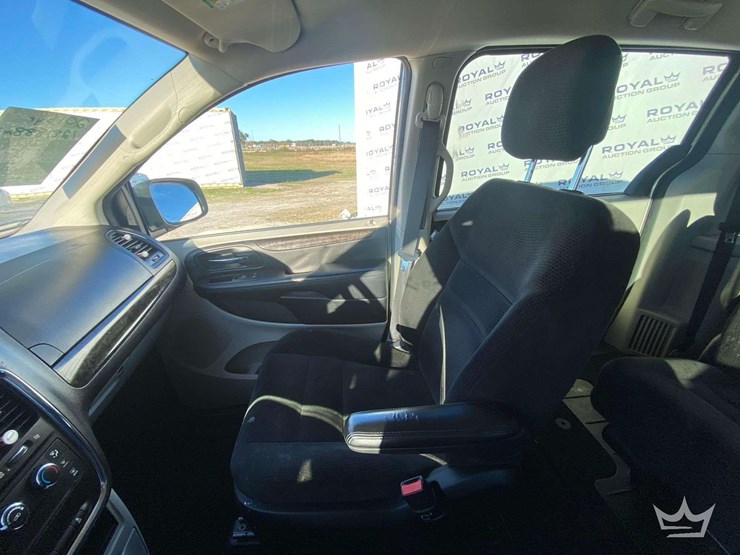 2016-dodge-grand-caravan-image-18