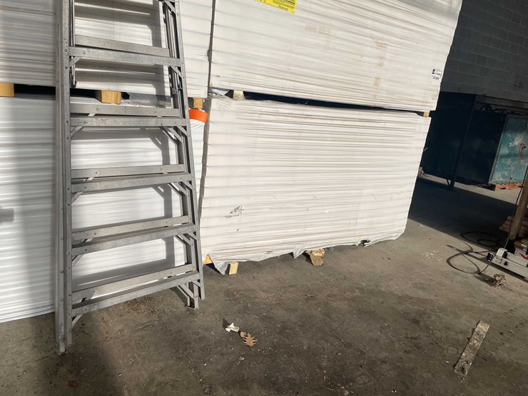 #2775-•-aluminum-12'-ladder-image-4