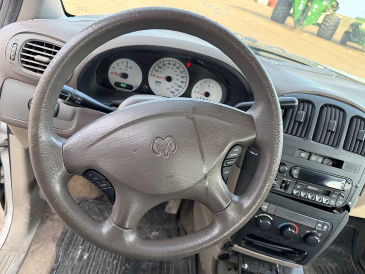 #7788-•-2003-dodge-minivan-image-15
