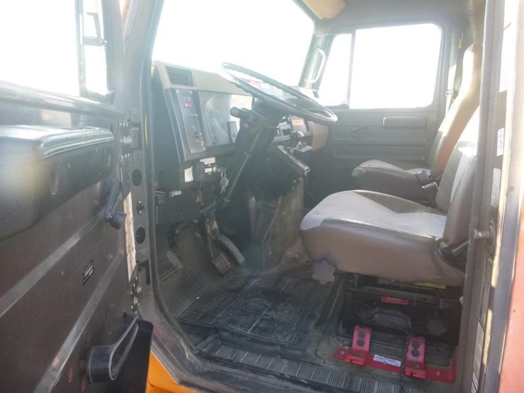 1995-international-4700-image-11