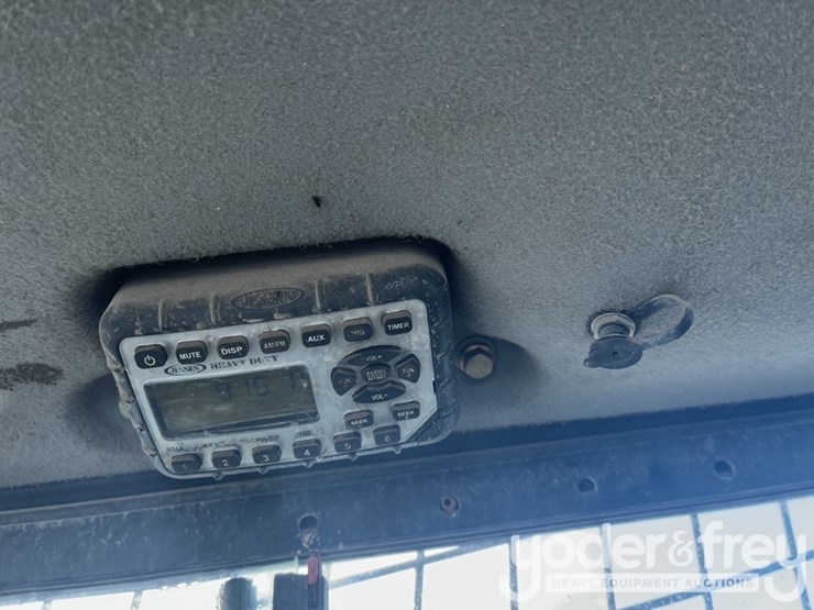 2017-new-holland-l234-image-35