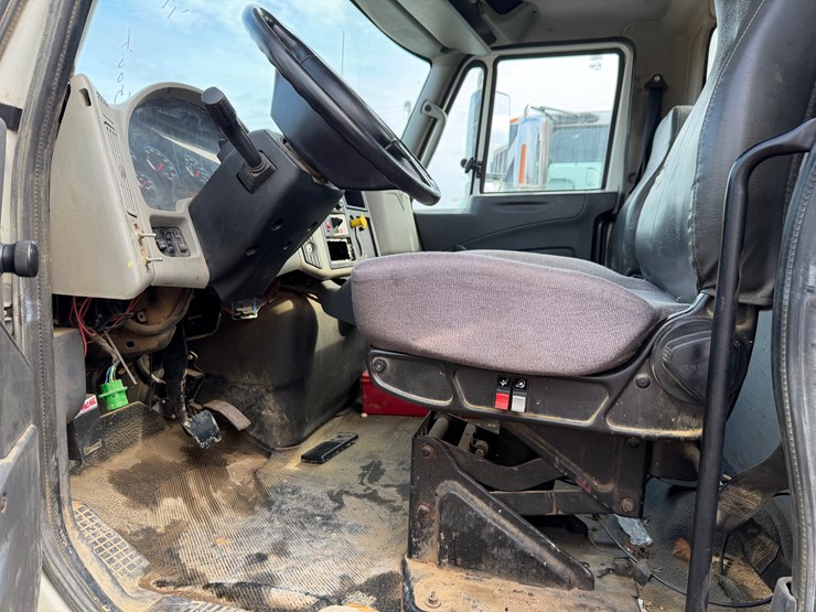 2018-international-durastar-4400-image-15