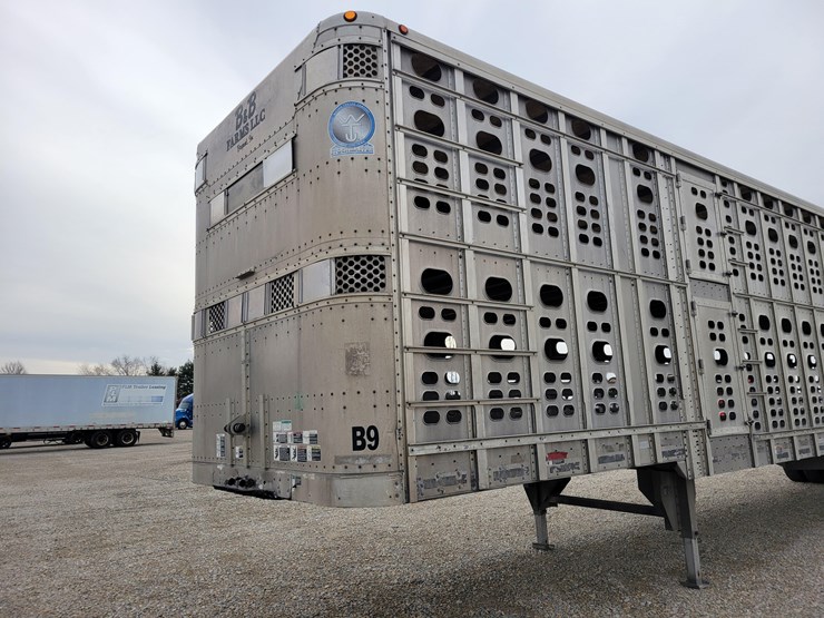 2005-wilson-livestock-trailer-image-2