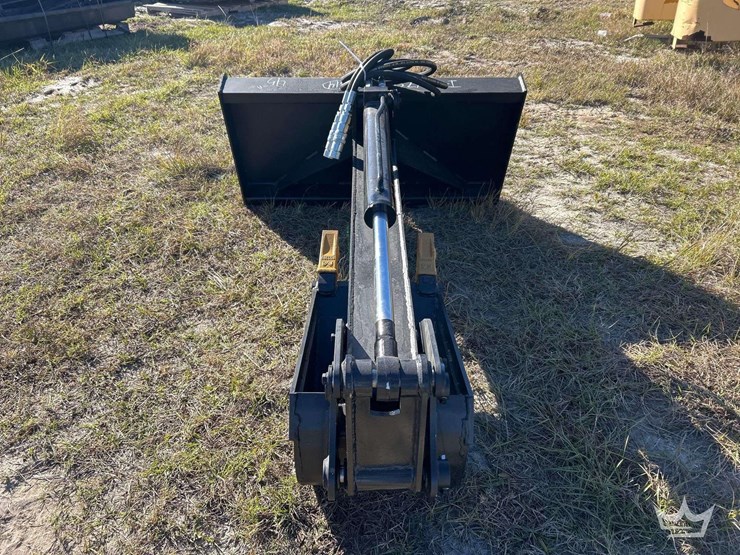 2025-pabreak-hydraulic-excavator-arm-with-tooth-bucket-skid-steer-attachment-image-9