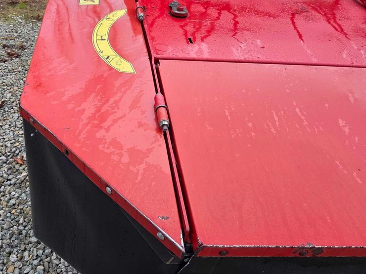 2020-new-holland-210-image-22