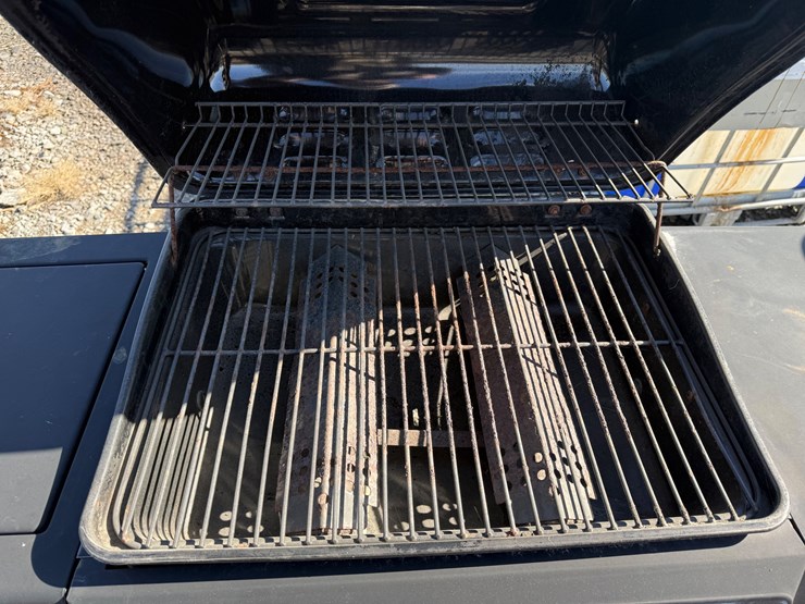 #28200-•-lot-of-(2)-grills-&-wrought-iron-fencing-decor-inv#-28200-image-11