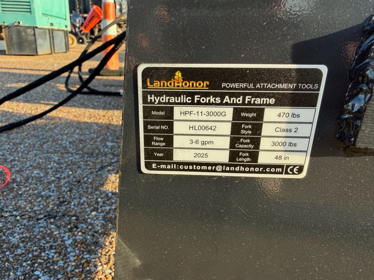 #7866-•-skid-steer-hydraulic-pallet-forks-image-2