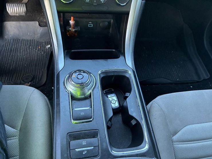 2017-ford-fusion-sedan-image-13