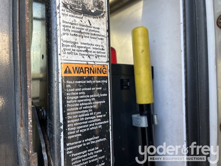 2016-ford-e450-image-11