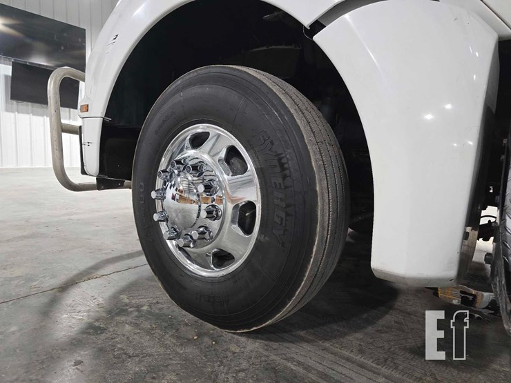 2017-kenworth-t880-image-33