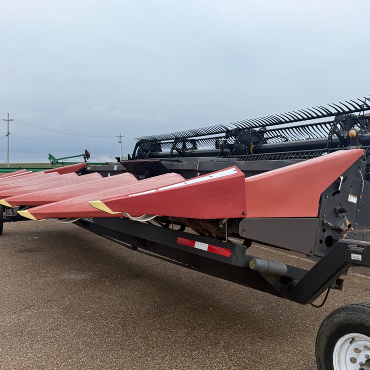 #7768 • 2008 Drago 8R Corn Head