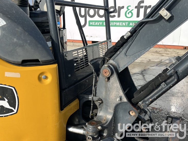 2021-deere-26g-image-11