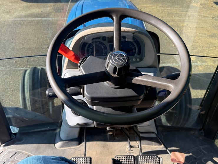 new-holland-t6070-image-23