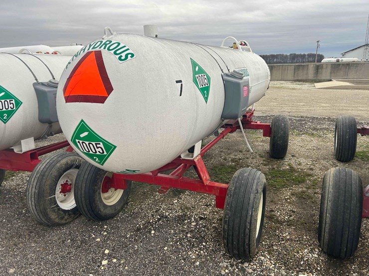 1000-gal.-nh3-tank-on-gear-#7-image-8