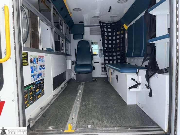 2017-chevrolet-express-s/a-ambulance-image-37