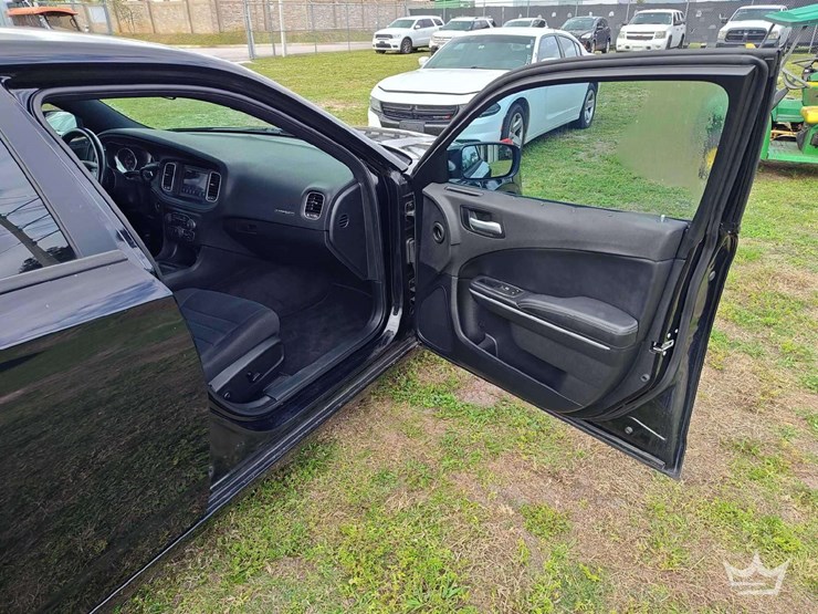 2018-dodge-charger-sedan-image-19