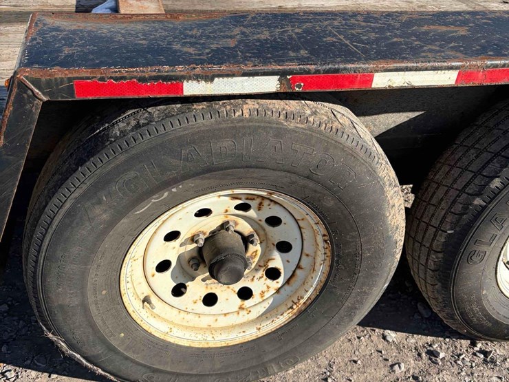 2017-towmaster-skid-steer-trailer-image-7