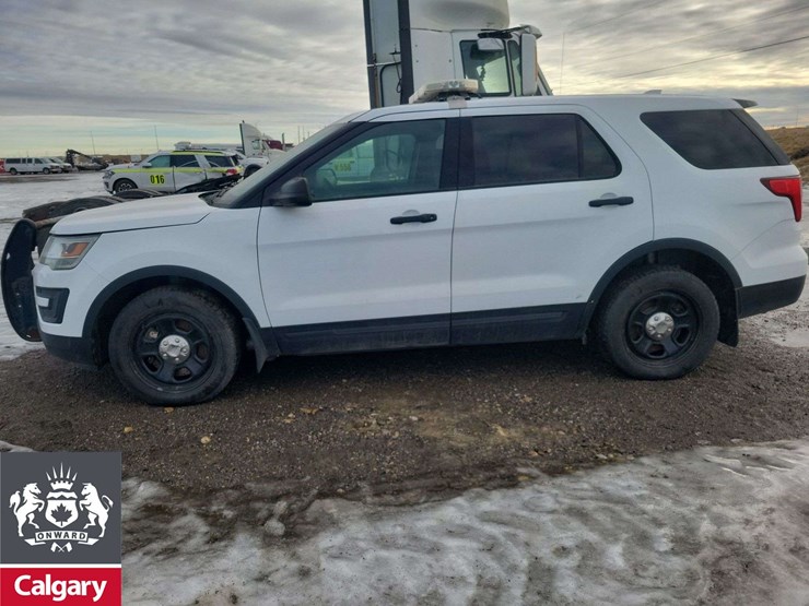 2016-ford-explorer-image-5