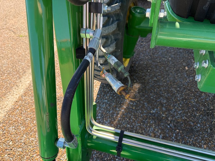 2025-john-deere-3025d-image-3