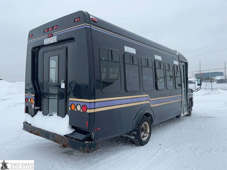 2009-ford-e-series-s/a-24-passenger-bus-image-4