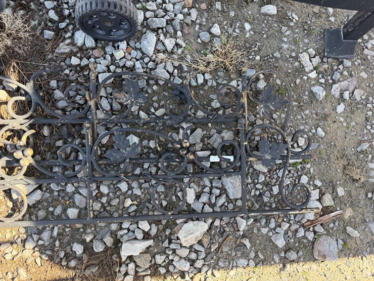 #28200-•-lot-of-(2)-grills-&-wrought-iron-fencing-decor-inv#-28200-image-12