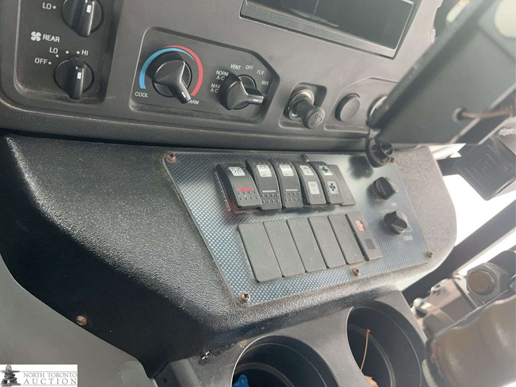 2009-ford-e-series-s/a-24-passenger-bus-image-17