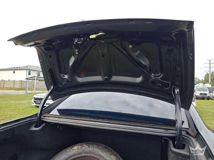 2015-dodge-charger-sedan-image-34