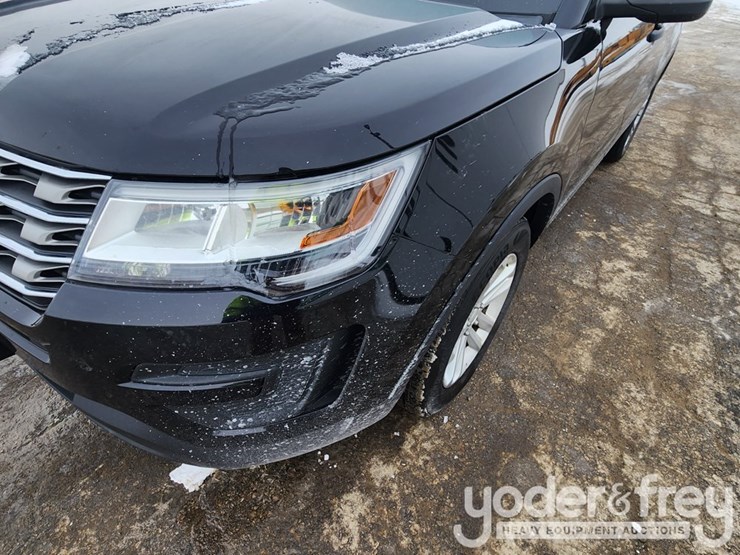 2016-ford-explorer-image-36