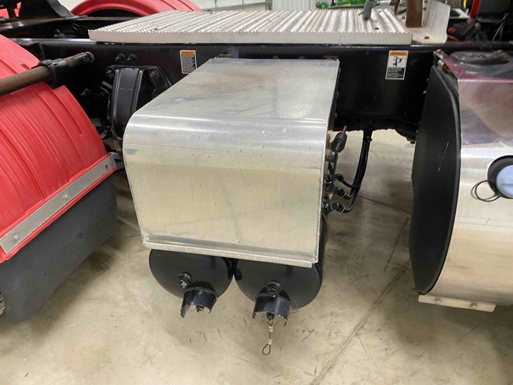 2014-peterbilt-365-image-19