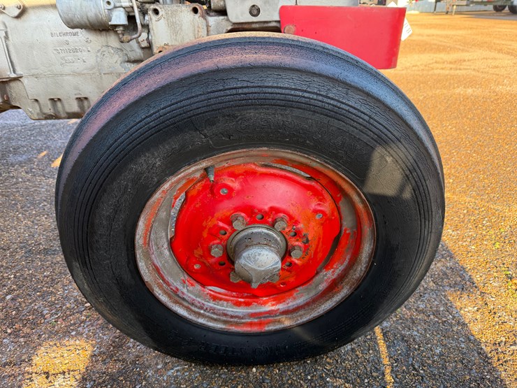 massey-ferguson-175-image-15