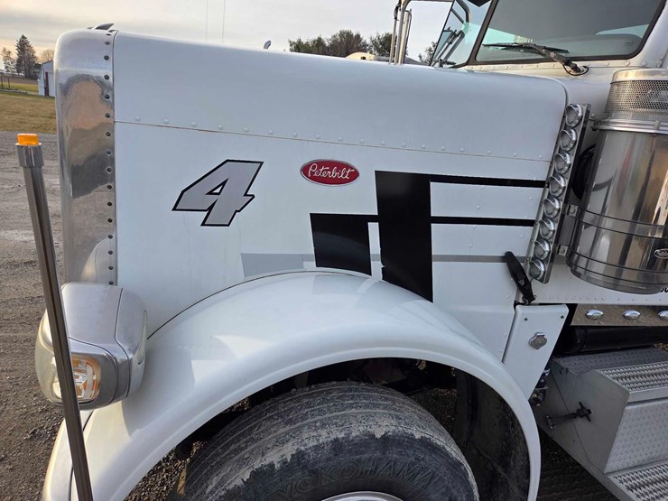 2013-peterbilt-388-image-22