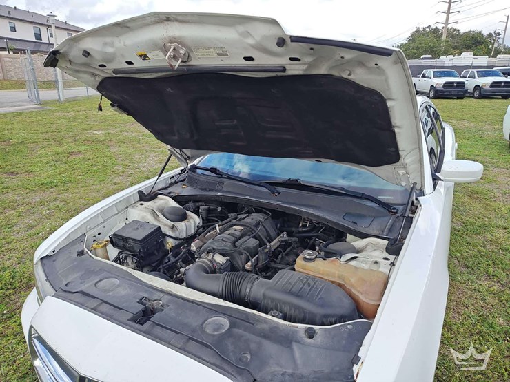 2013-dodge-charger-sedan-image-33