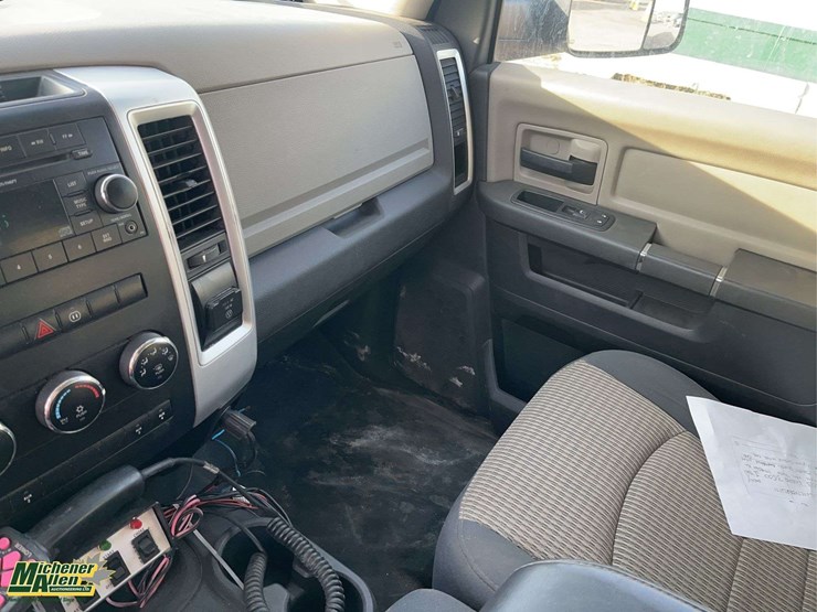 2012-dodge-3500-image-21