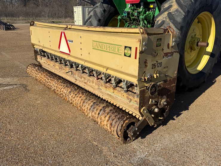 #7829-•-land-price/great-plains-seeder-image-1