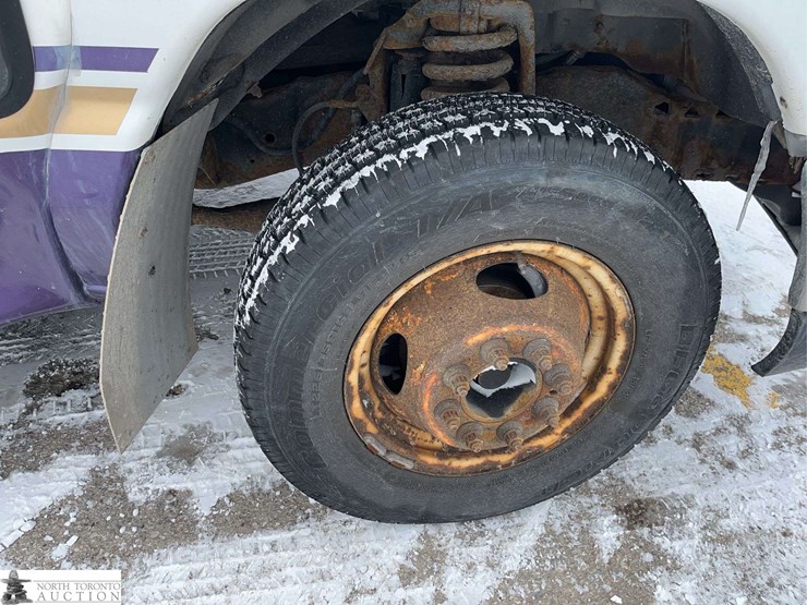 2009-ford-e-series-s/a-24-passenger-bus-image-10