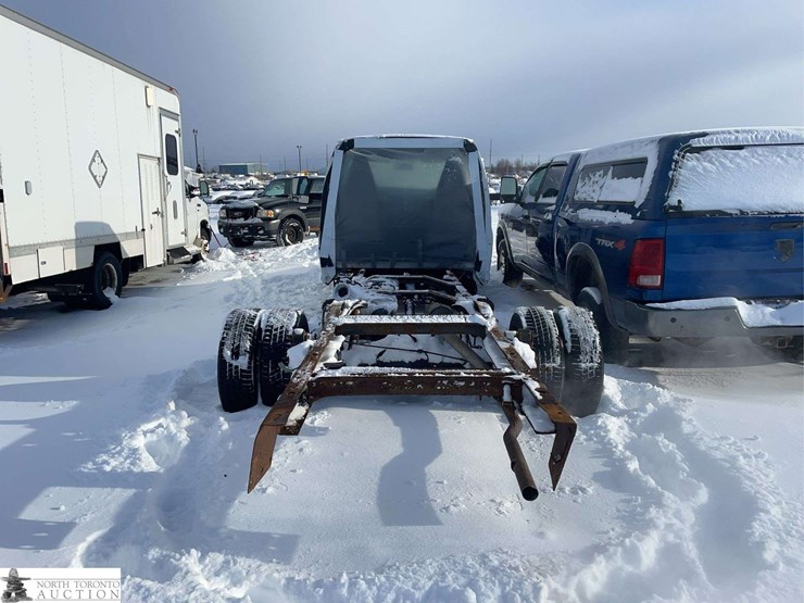 2018-chevrolet-express-dual-rear-wheel-cab-&-chassis-image-3
