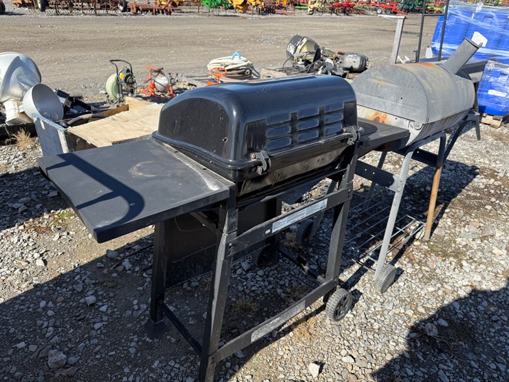 #28200-•-lot-of-(2)-grills-&-wrought-iron-fencing-decor-inv#-28200-image-4